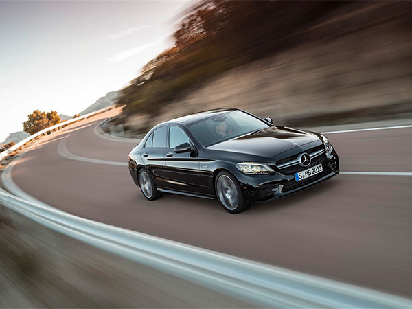 سيارة C 43 سيدان الجديدة من مرسيدس-AMG: أداء معـزّز وتصميم لا يُـقهـر